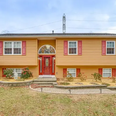 4 Mi to Hudson River Cozy Newburgh Home!