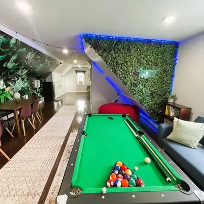 Duplex apt - Dining - 80in Projector - Pool Table