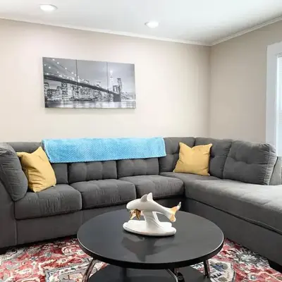 Lovely 1 BD downtown 2F apt in quite neighborhood