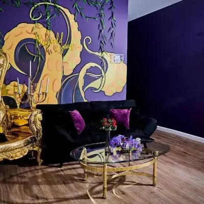 Siren's Cozy Cove Hideaway Mins from Downtown