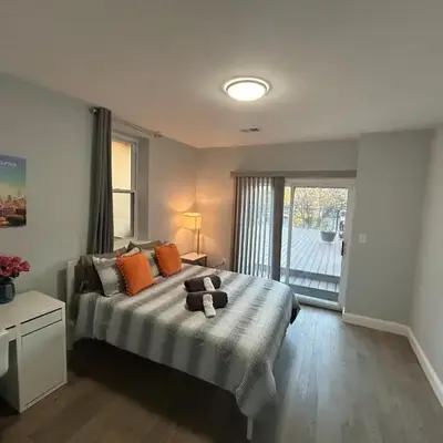 Cozy 2-3 Bedroom Apartment in Center City!