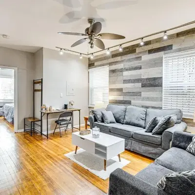 1 Mi to Downtown Newark Urban Escape!