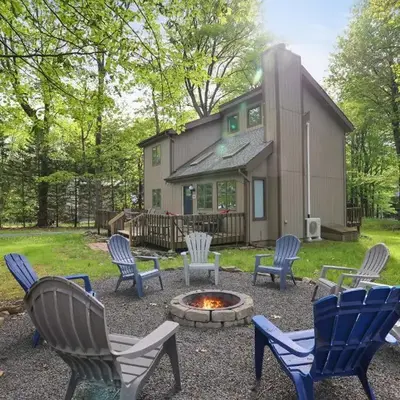 Dreamy Lake House - Fireplace