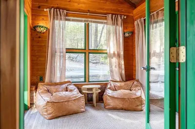 Gallery image of Couple's Retreat Lodge with Hot Tub and River Views in Milford