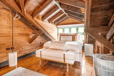 Gallery image of Couple's Retreat Lodge with Hot Tub and River Views in Milford