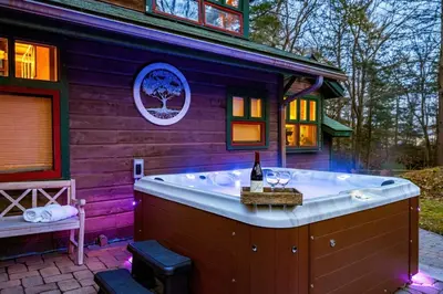 Gallery image of Couple's Retreat Lodge with Hot Tub and River Views in Milford