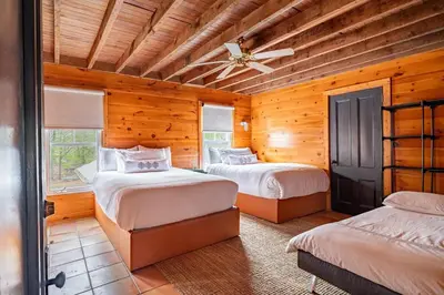 Gallery image of Poconos Mansion with Pool Hot Tub and Sauna Tennis and Lake in Milford