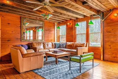 Gallery image of Poconos Mansion with Pool Hot Tub and Sauna Tennis and Lake in Milford