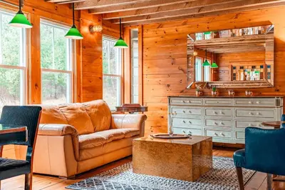 Gallery image of Poconos Mansion with Pool Hot Tub and Sauna Tennis and Lake in Milford