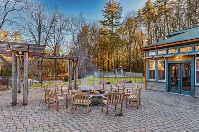 Gallery image of Poconos Mansion with Pool Hot Tub and Sauna Tennis and Lake in Milford
