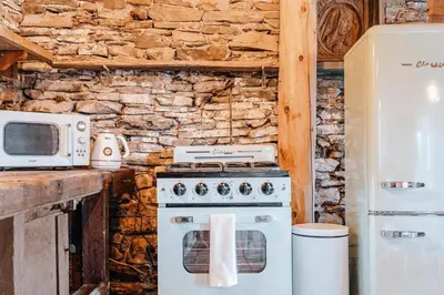 Gallery image of Couple's Serenity Cabin with Hot Tub in Milford