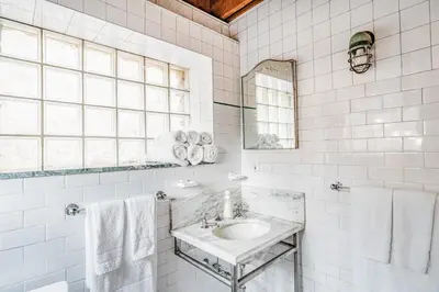 Gallery image of Couple's Serenity Cabin with Hot Tub in Milford