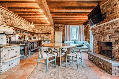 Gallery image of Couple's Serenity Cabin with Hot Tub in Milford