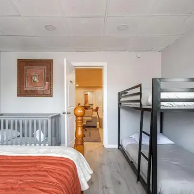 Updated 3BR 2BA Apartment Near NYC Airport