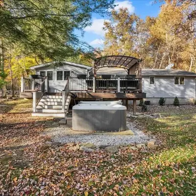 Serene Pocono Escape Hot Tub Lake Access