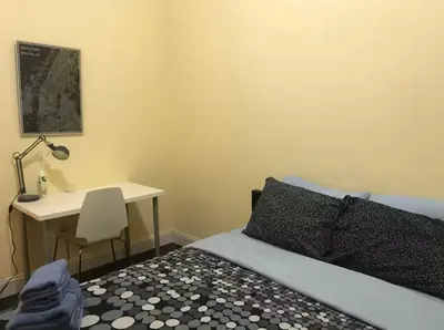 a bedroom with a bed and a desk with a lamp at \u8d39\u57ce\u5e02\u4e2d\u5fc3\u5510\u4eba\u8857\u4e24\u623f\u4e00\u5385 in Philadelphia