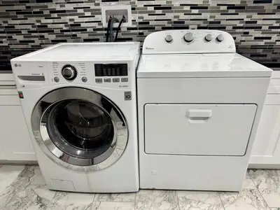 a washing machine and a washer in a kitchen at 2-Bedroom Sleeps 6 Stay Near EWR & American Dream in Newark