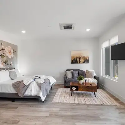 Cozy Luxe Studio - Workstation WasherDryer