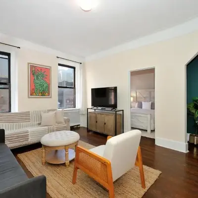 5 Bedroom 2 Bath Full Floor Midtown