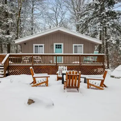 Family Friendly Cabin With A Firepit And A Hot Tub In Heart of Poconos