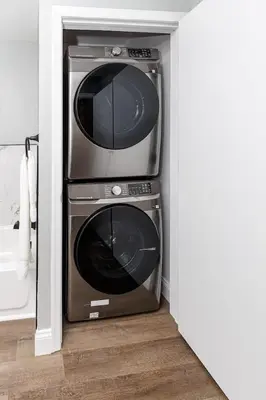 a microwave and a dishwasher in a kitchen at Serenity Inn in Ronks
