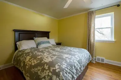 a bedroom with a bed and a window at K9 Cottage MainLine in Berwyn