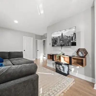 Spacious Luxe Stay Sleeps 16 20 Min to NYC