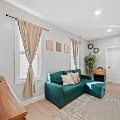 Spacious Stay Near EWR And NYC Mins to Train