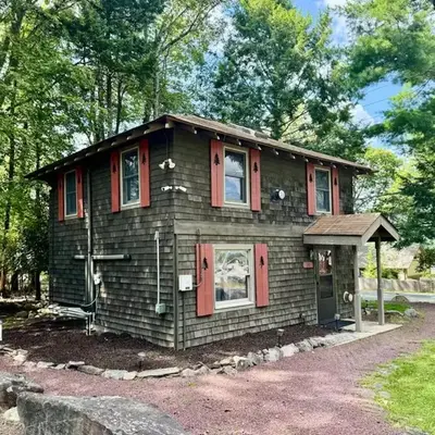 Lake View Cottage - Private Dock and Fire Pit