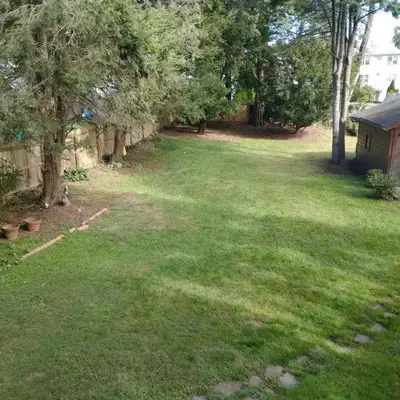 Comfortable 2 Bedroom House with Big Yard 30 Minutes to New York City