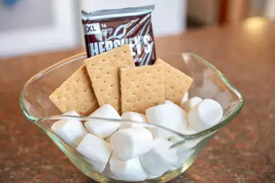 a glass bowl filled with marshmallows and crackers at Hot Tub Fire-place Game Room Arrowhead Lake in Thornhurst