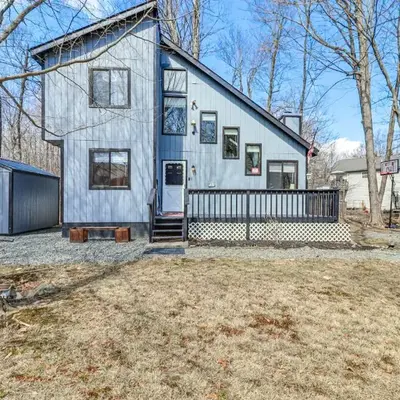 3 Mi to Tobyhanna State Park Home with Serene Deck!