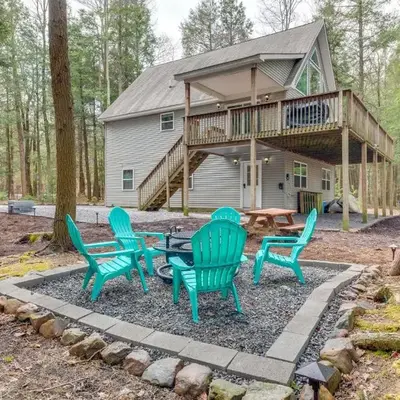 Lakefront Poconos Cabin with Deck and Game Room