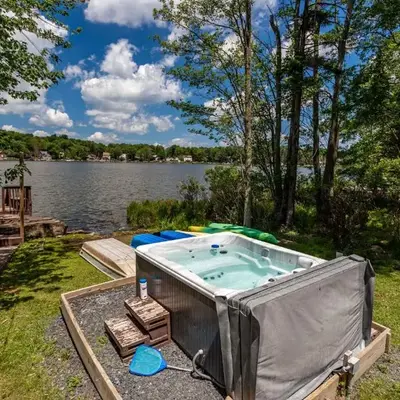 Water Front Dream Hot Tub Fire Pit King Bed