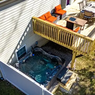 Hot Tub Game Room Fenced Yard Dog Friendly