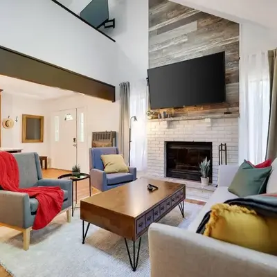 Cozy 3 BR Game Area Fire Pit