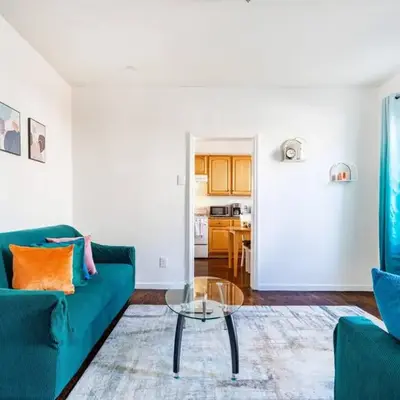 Family Urban: 2BR FREE Pkng Airport NYC Ease