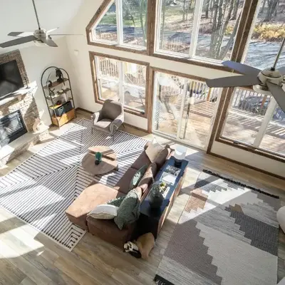 Luxury Chalet with hot tub in scenic Poconos