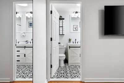 a bathroom with a toilet and a tv at NYC 20min, Sleeps 10, Free Parking, Patio in Bayonne
