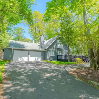 Poconos Pines Retreat getaway near top attractions