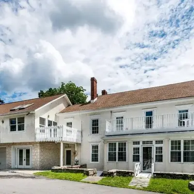 27-Person Luxury Villa Rental in Hudson Valley