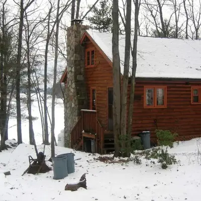 Idyllic Waterfront Log Cabin in Wayne County Overlooking Lake Wallenpaupack