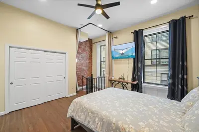 a bedroom with a bed and a ceiling fan at Free Parking -NEW 3BR-2Bath, 5 Beds, 10 Min to NYC, Sleeps 7 in Hoboken