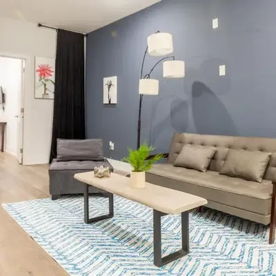 Central Philly 2BR2BAWiFi WDSleeps 4-6
