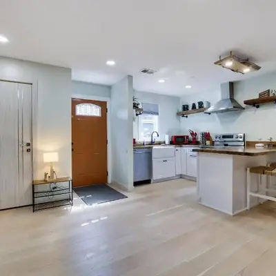 Apartment Minutes from Camelback Mountain with Washer Dryer
