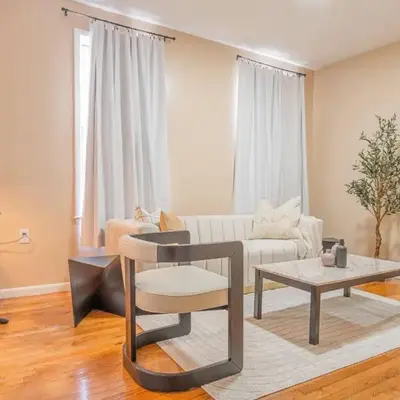 Roomy 4br Walk to Transit connect to NYC