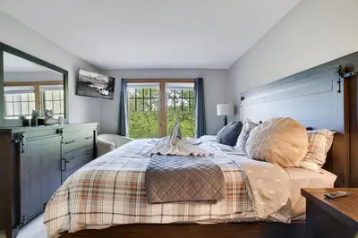 a bedroom with a large bed and a window at Mountainview Vista 1 Mile to Water Park & Ski in Tannersville