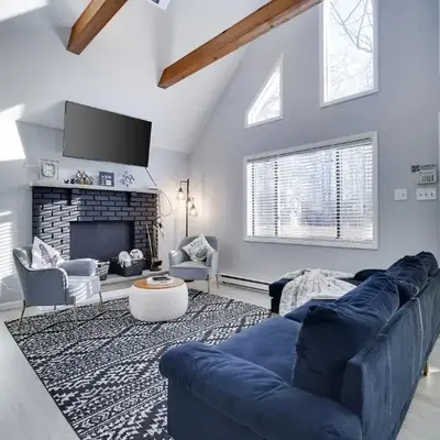 The Cozy Modern Cabin Ski & Relax