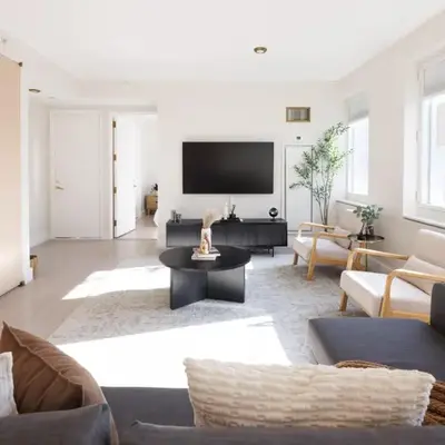 RARE Luxurious Apartment 1 Block From Time Square