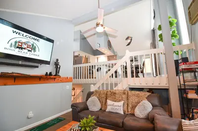 a living room with a couch and a tv at Bool Bear Lodge a pet friendly Pocono Vacation Home with Fireplace, BBQ and more in Tobyhanna